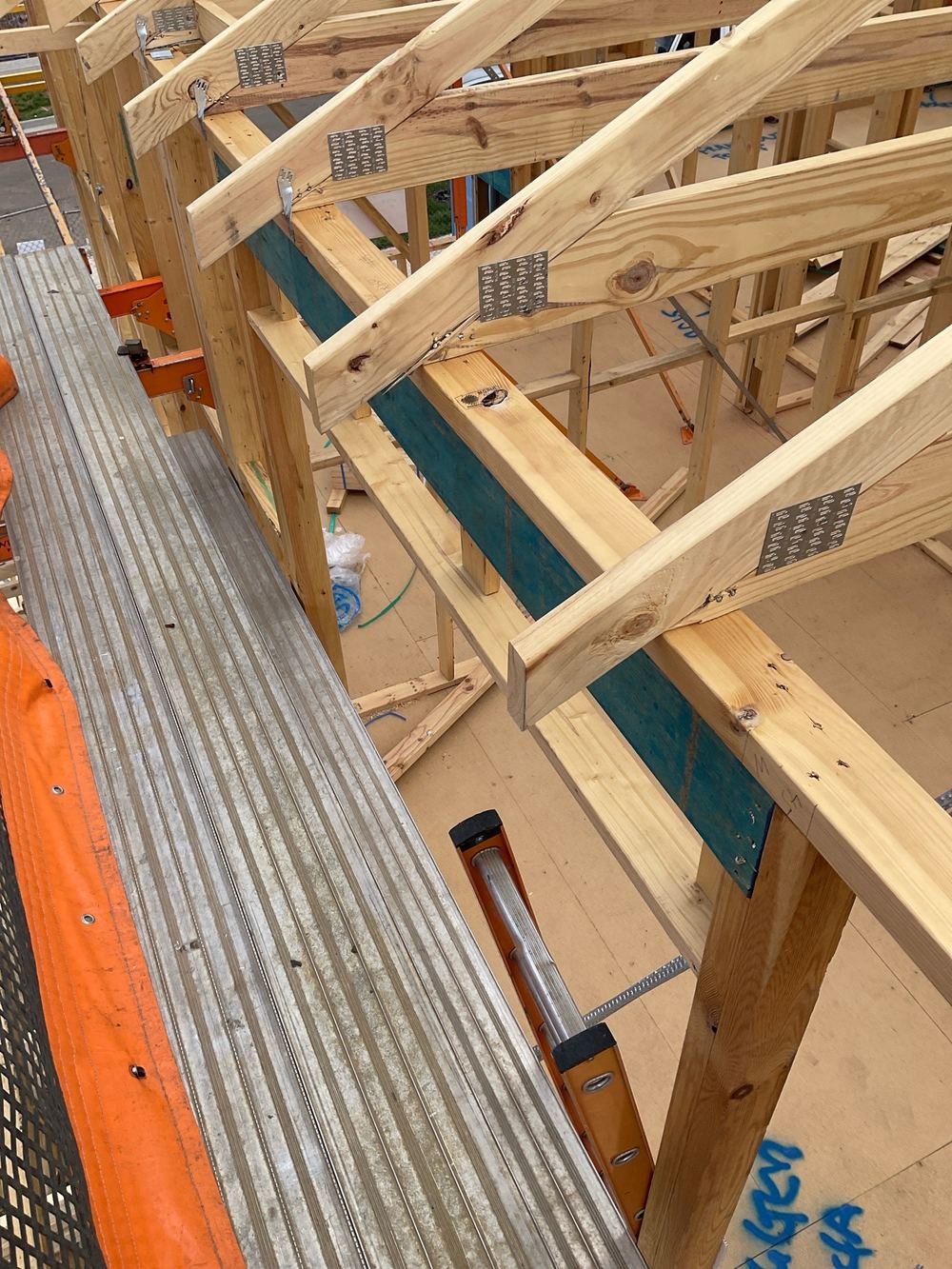 Lintel between 1.8 and 3.6 metres long without the tie-down its span requires, Werribee